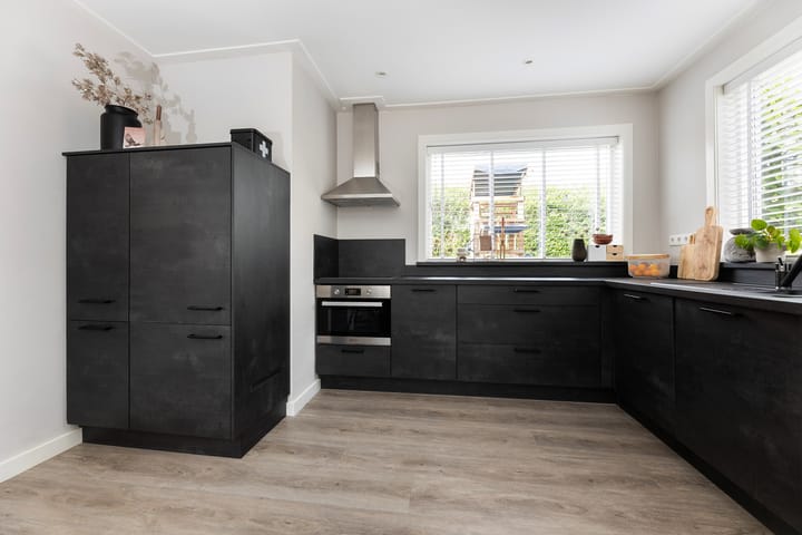 Photo 16 of Sneeuwbesstraat 9