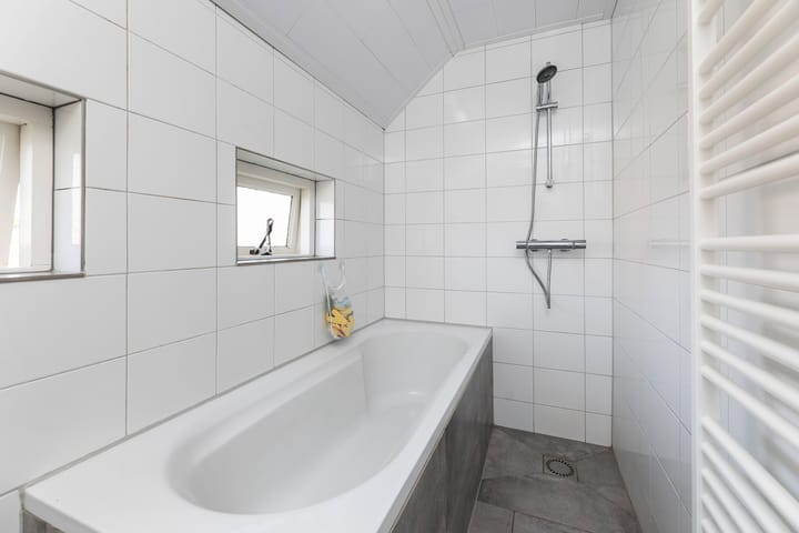 Photo 27 of Sneeuwbesstraat 9