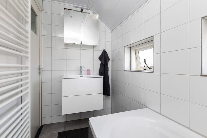 Photo 28 of Sneeuwbesstraat 9