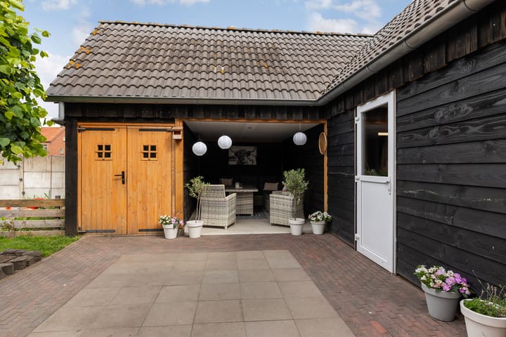 Photo 31 of Sneeuwbesstraat 9