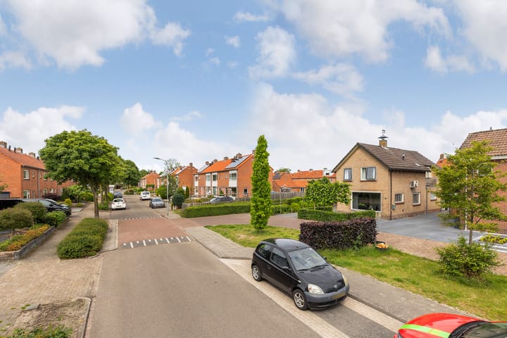 Photo 38 of Sneeuwbesstraat 9