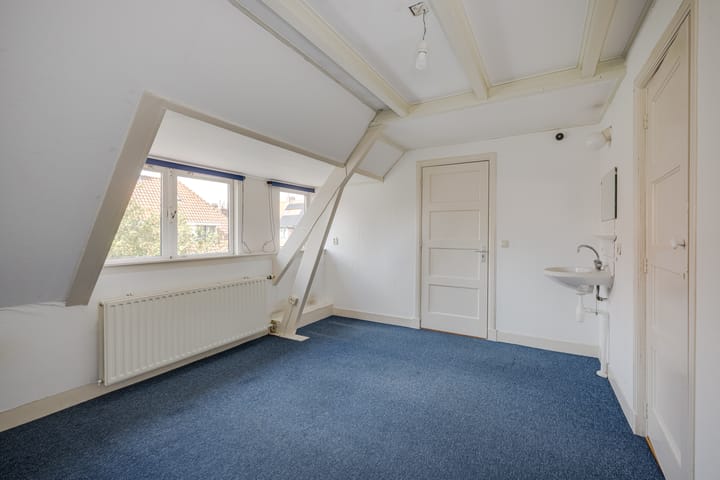 Foto 35 van Van 't Hoffstraat 8-A