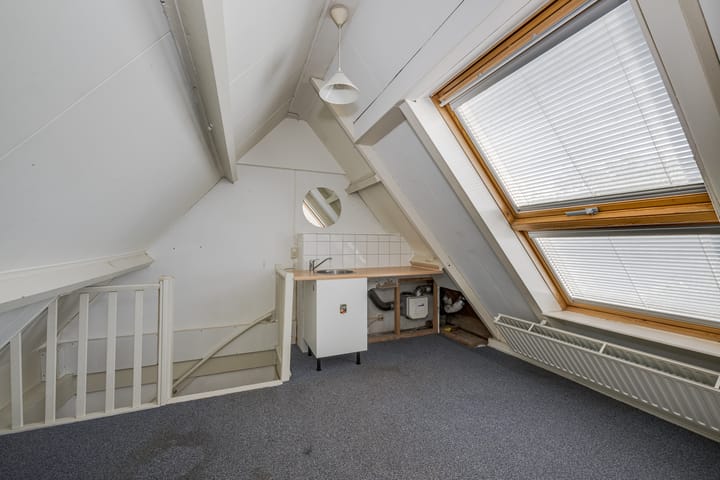 Foto 41 van Van 't Hoffstraat 8-A