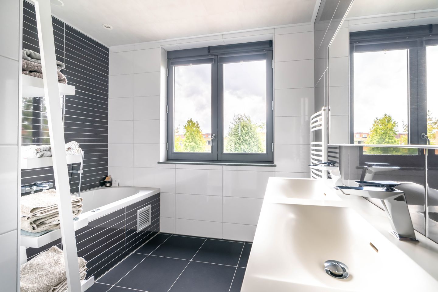 Photo 25 of Friendshipring 128