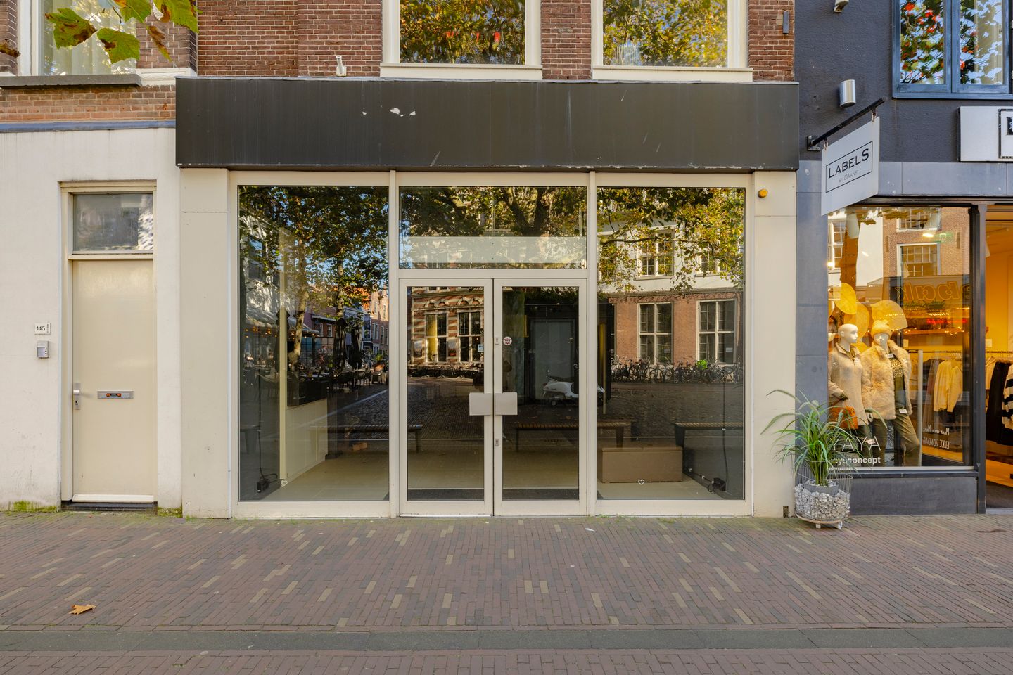 View photo 2 of Grote Houtstraat 147