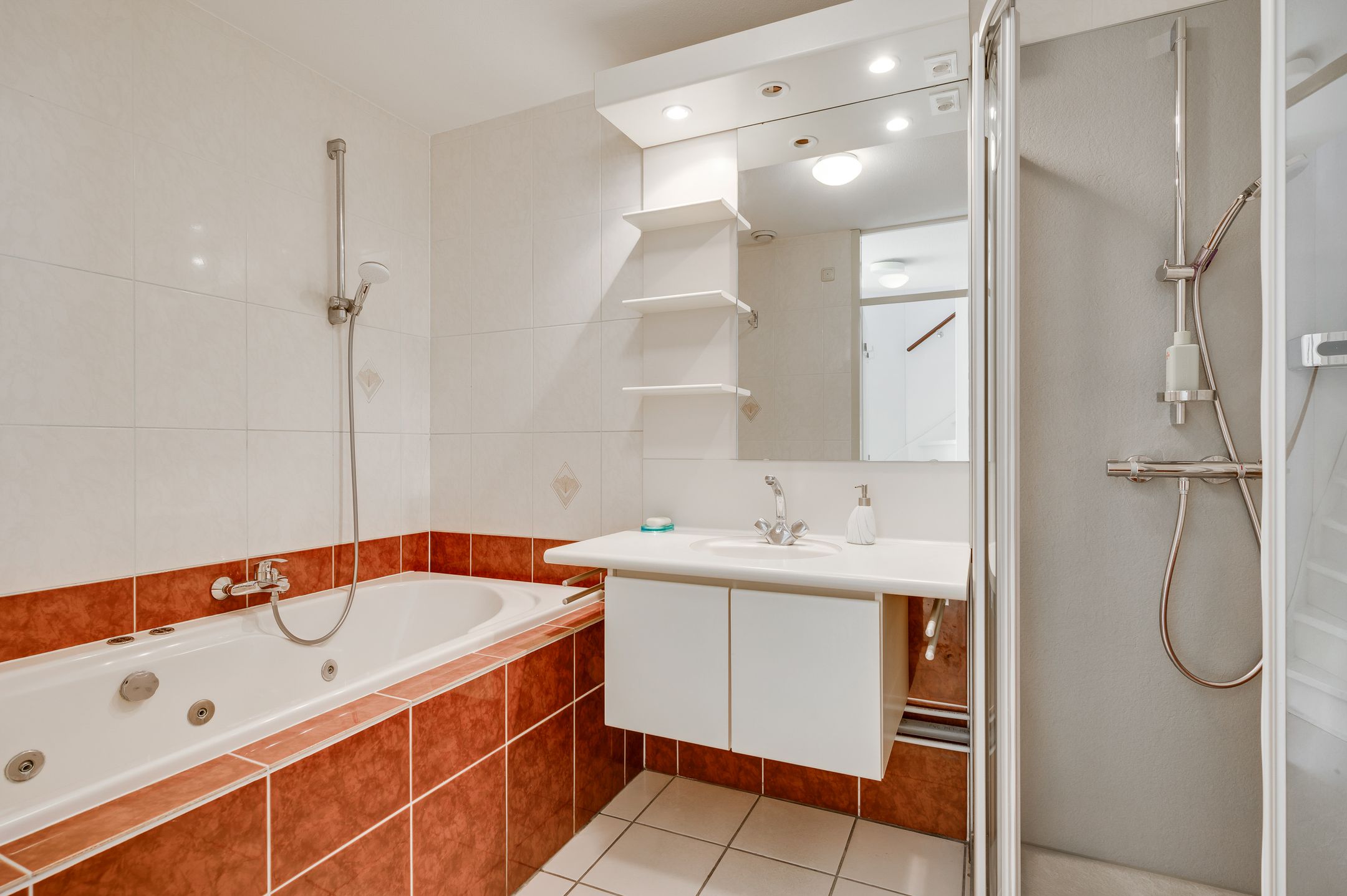 Foto 12 van Charles Vos-cour 4