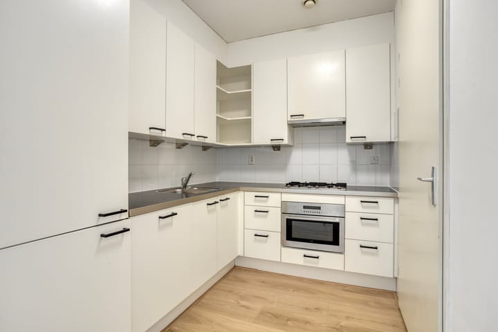 Foto 13 van Simon Carmiggelthof 46