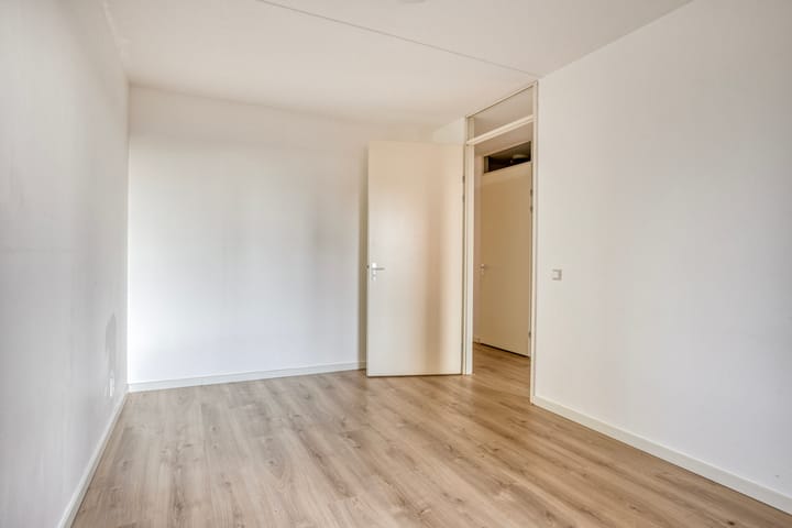 Foto 15 van Simon Carmiggelthof 46