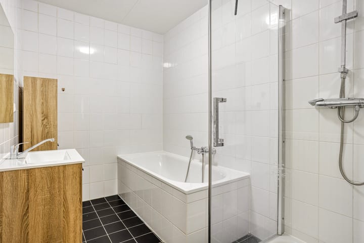 Foto 16 van Simon Carmiggelthof 46