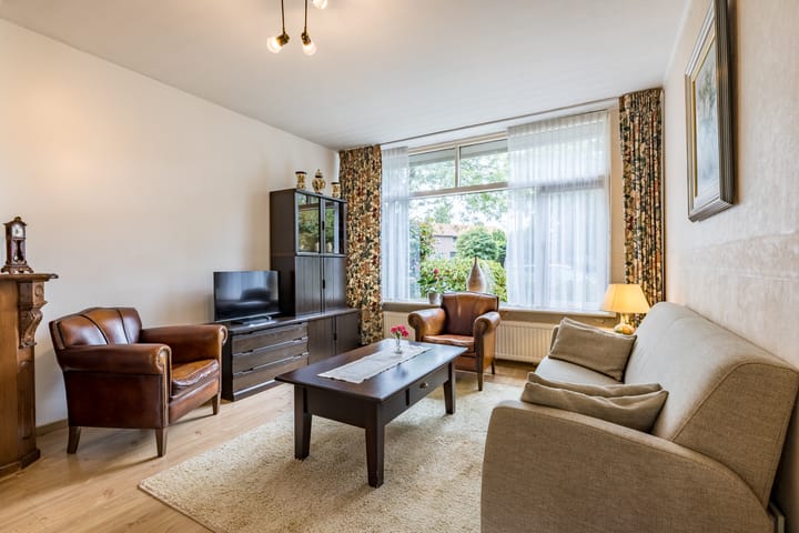 Photo 9 of Beatrixstraat 8