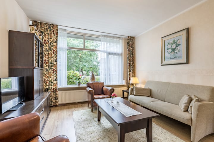 Photo 10 of Beatrixstraat 8