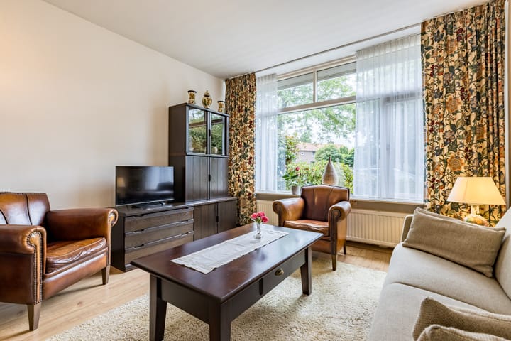 Photo 11 of Beatrixstraat 8