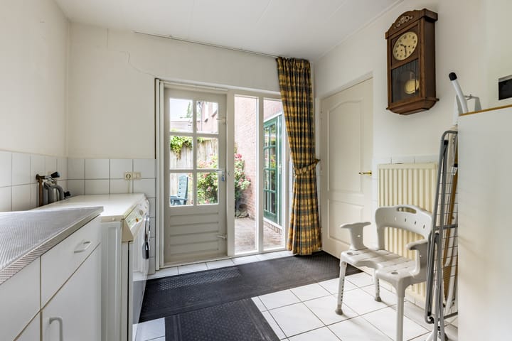 Photo 17 of Beatrixstraat 8