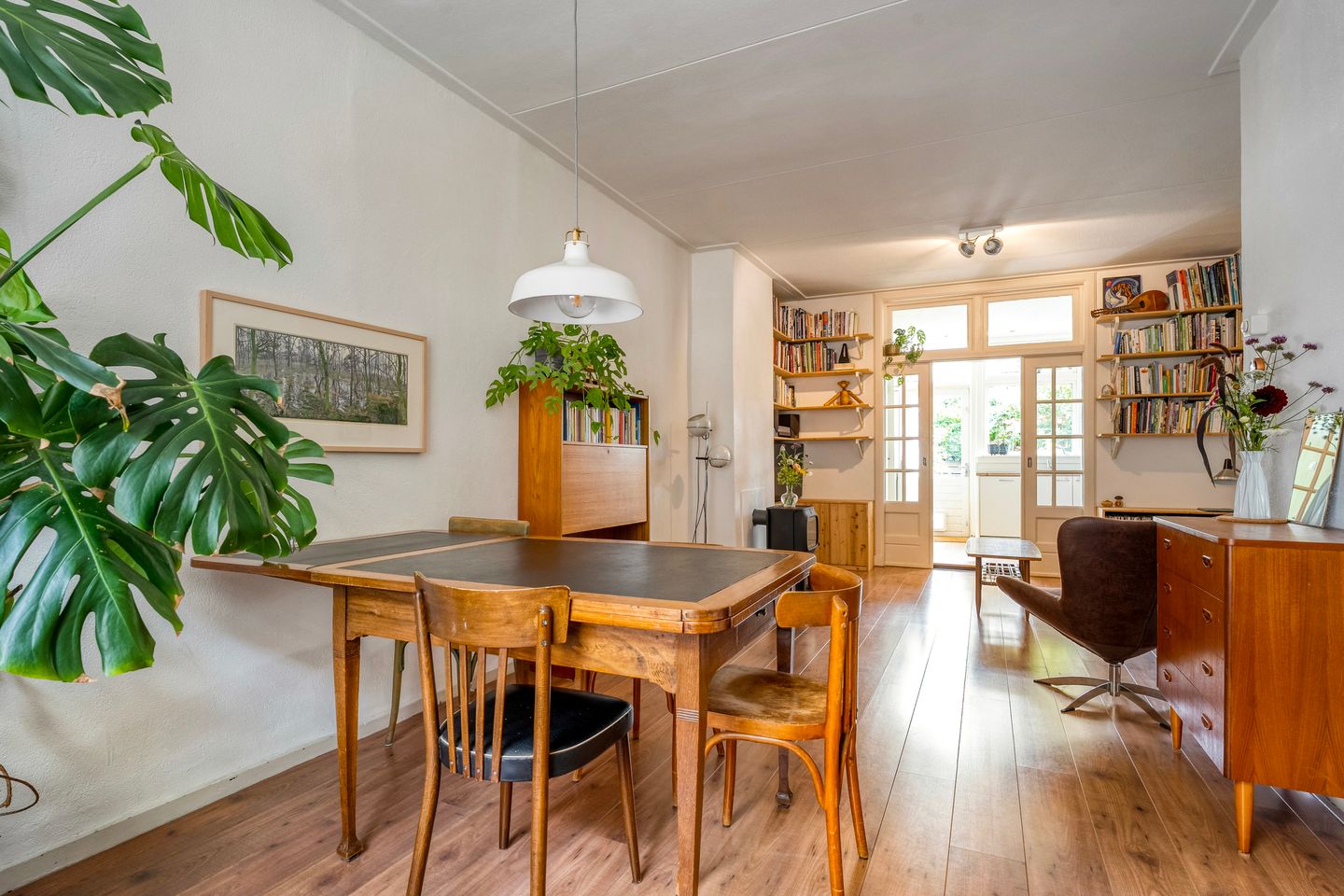 Photo 4 of Van der Laenstraat 11