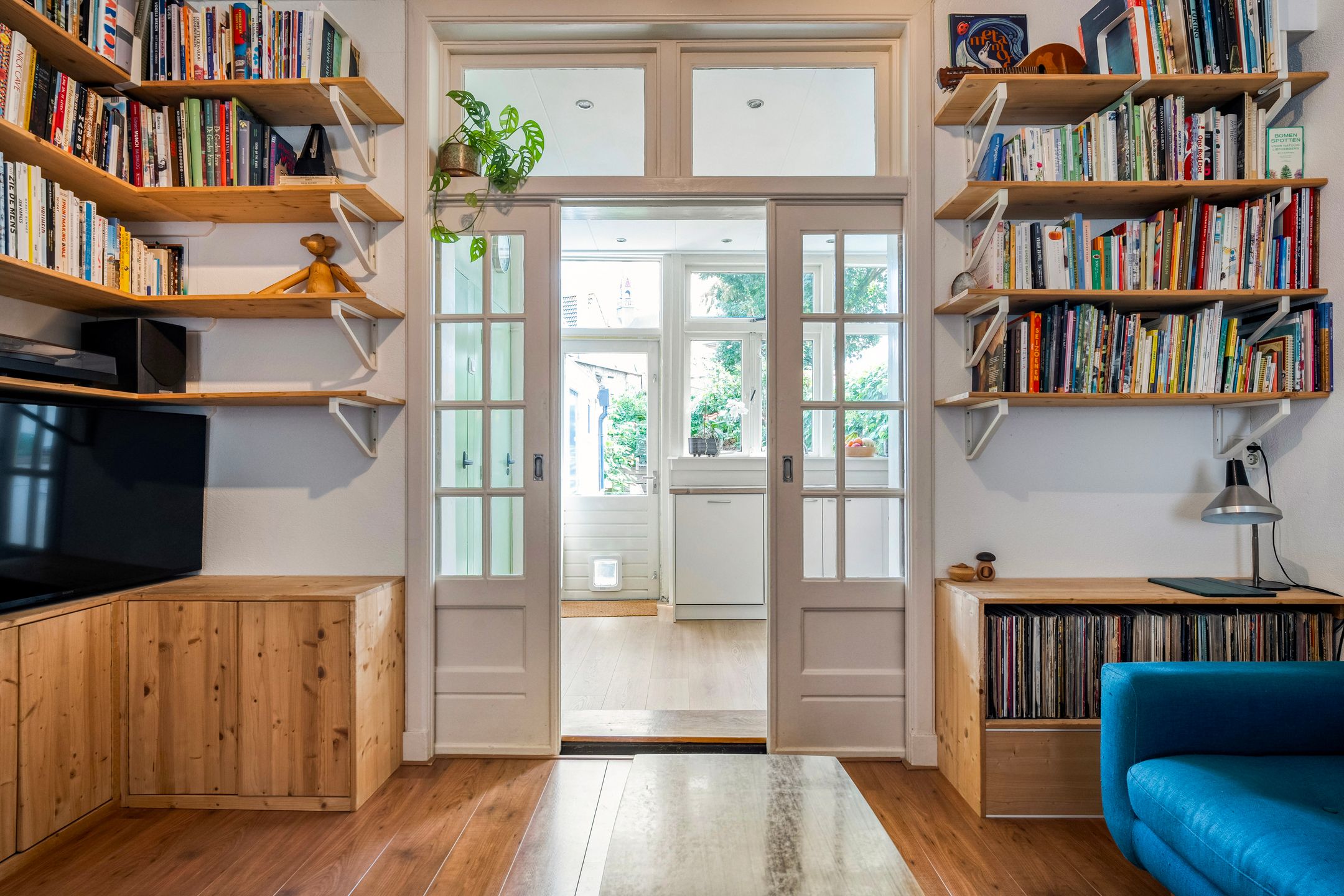 Photo 6 of Van der Laenstraat 11