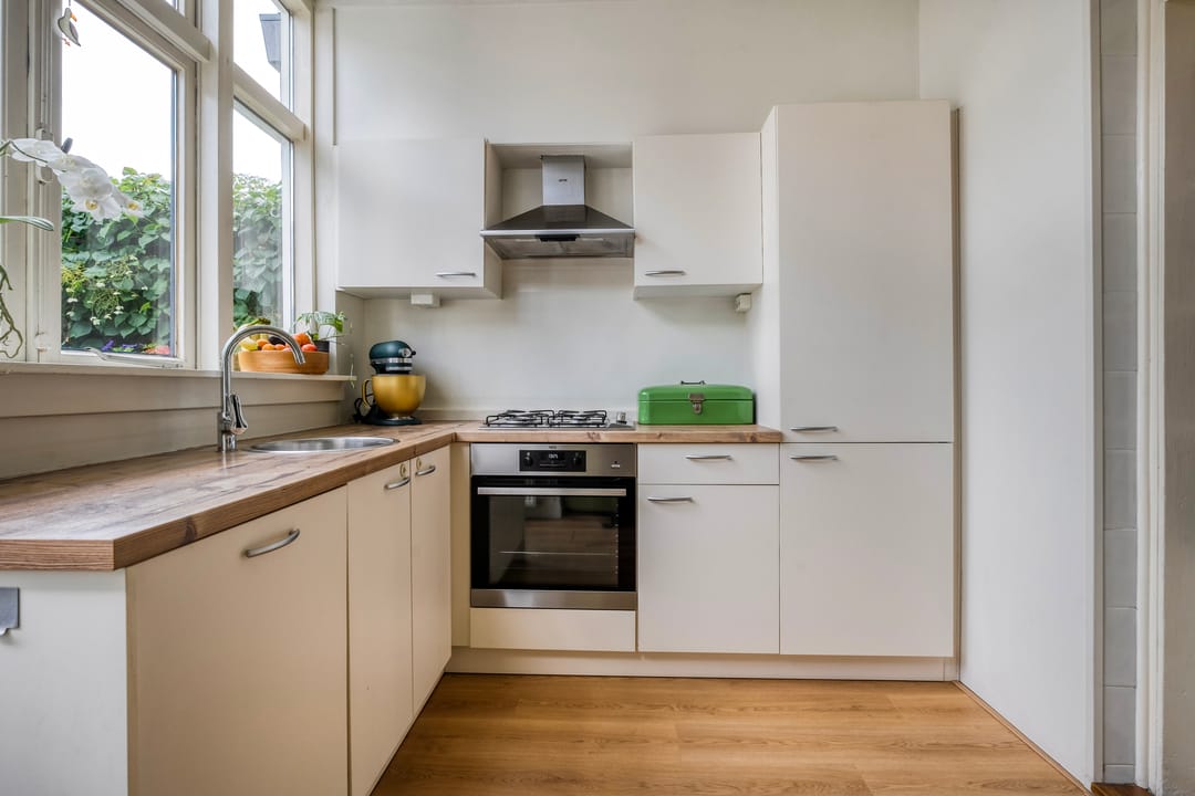 Photo 8 of Van der Laenstraat 11