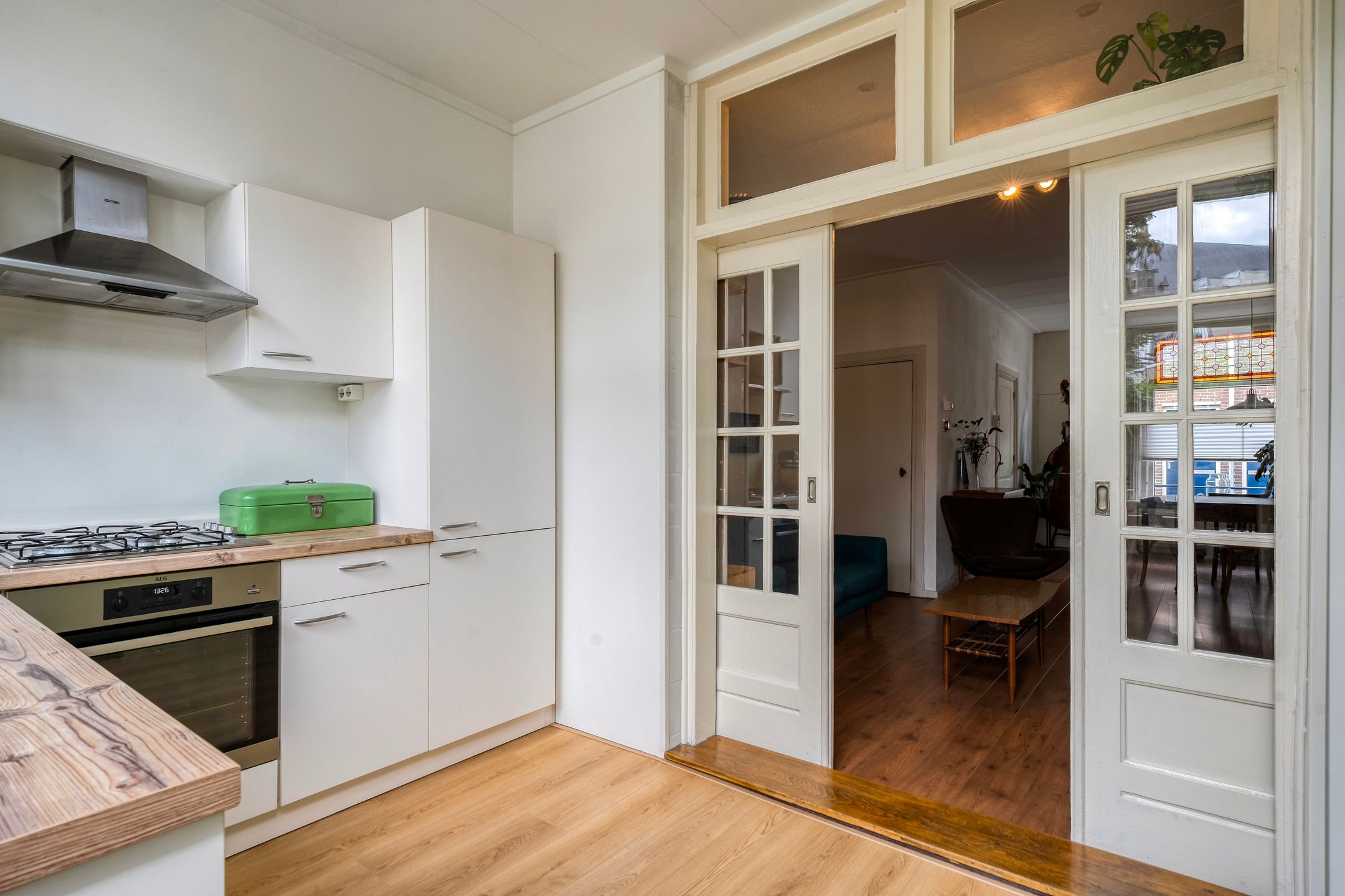 Photo 9 of Van der Laenstraat 11