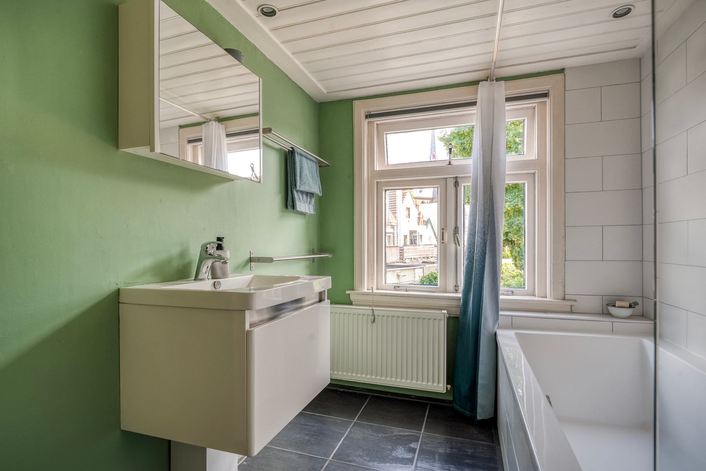 Photo 19 of Van der Laenstraat 11