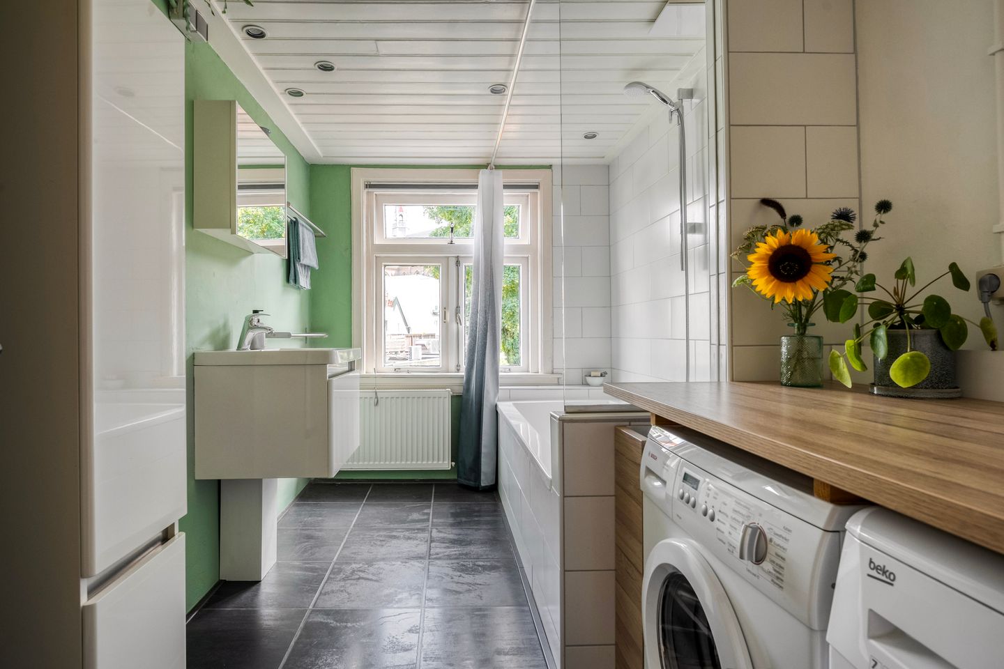 Photo 20 of Van der Laenstraat 11