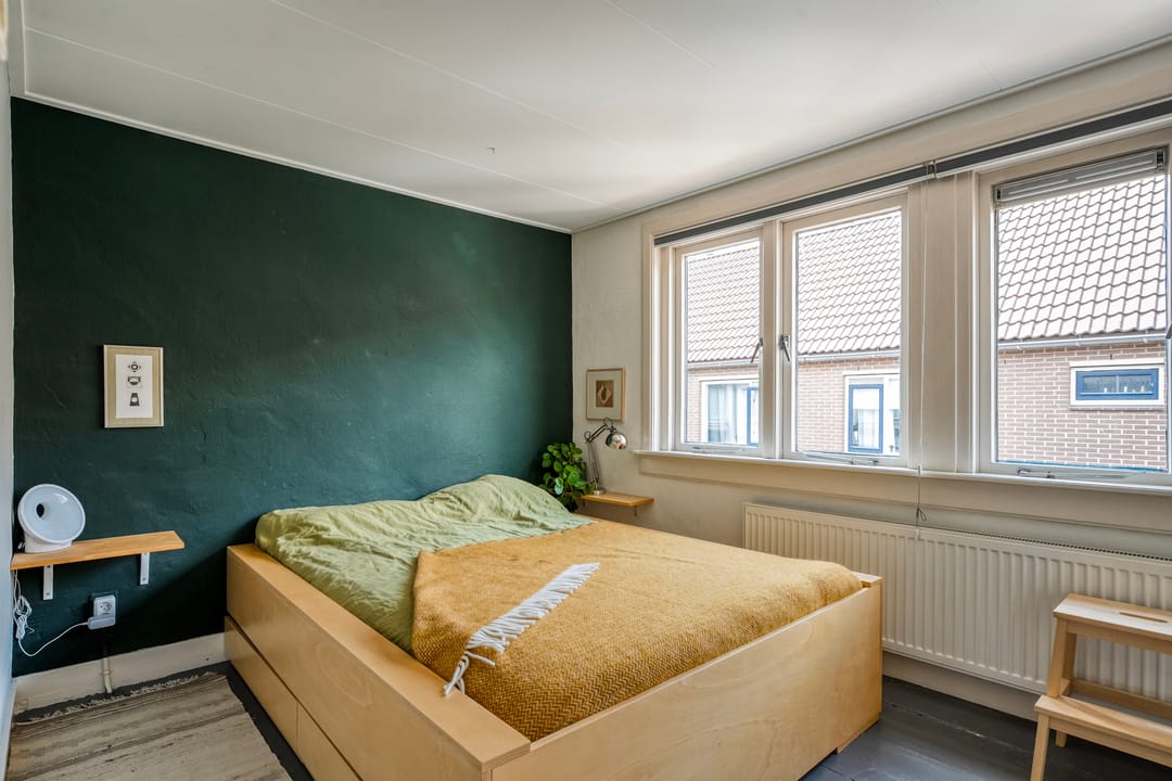 Photo 22 of Van der Laenstraat 11