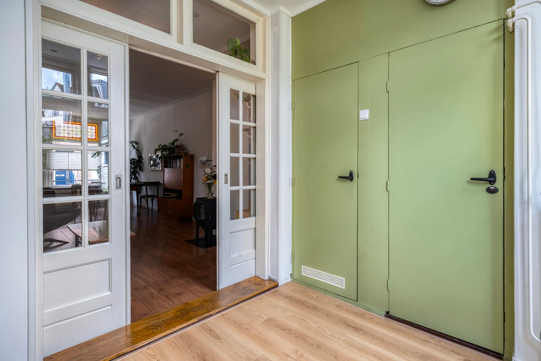 Photo 11 of Van der Laenstraat 11