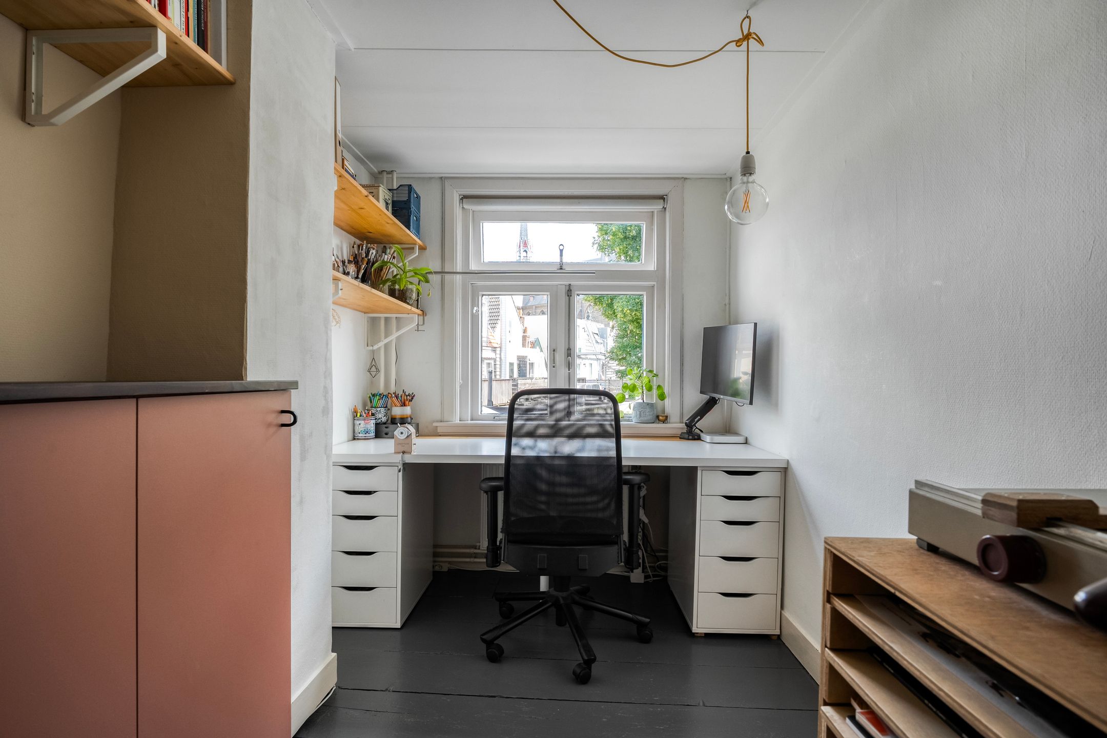 Photo 24 of Van der Laenstraat 11