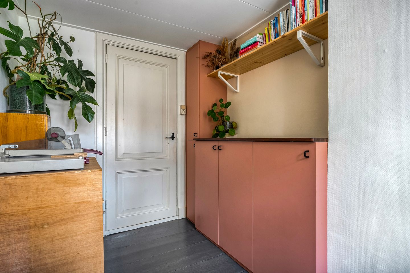 Photo 25 of Van der Laenstraat 11