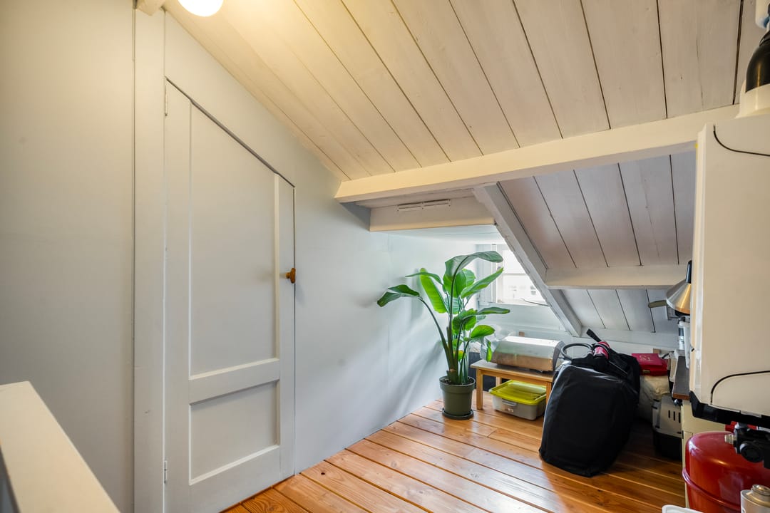 Photo 26 of Van der Laenstraat 11