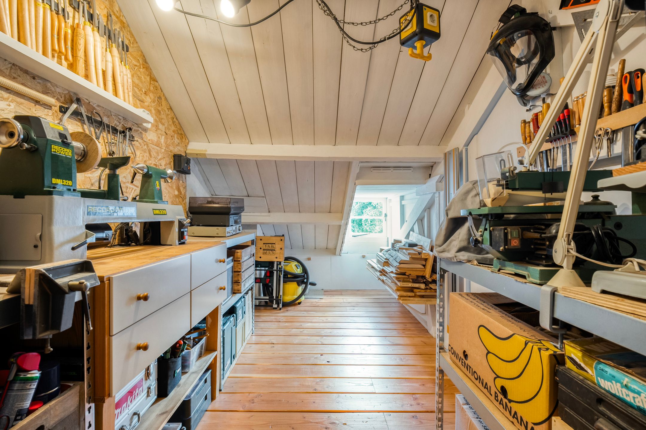 Photo 27 of Van der Laenstraat 11