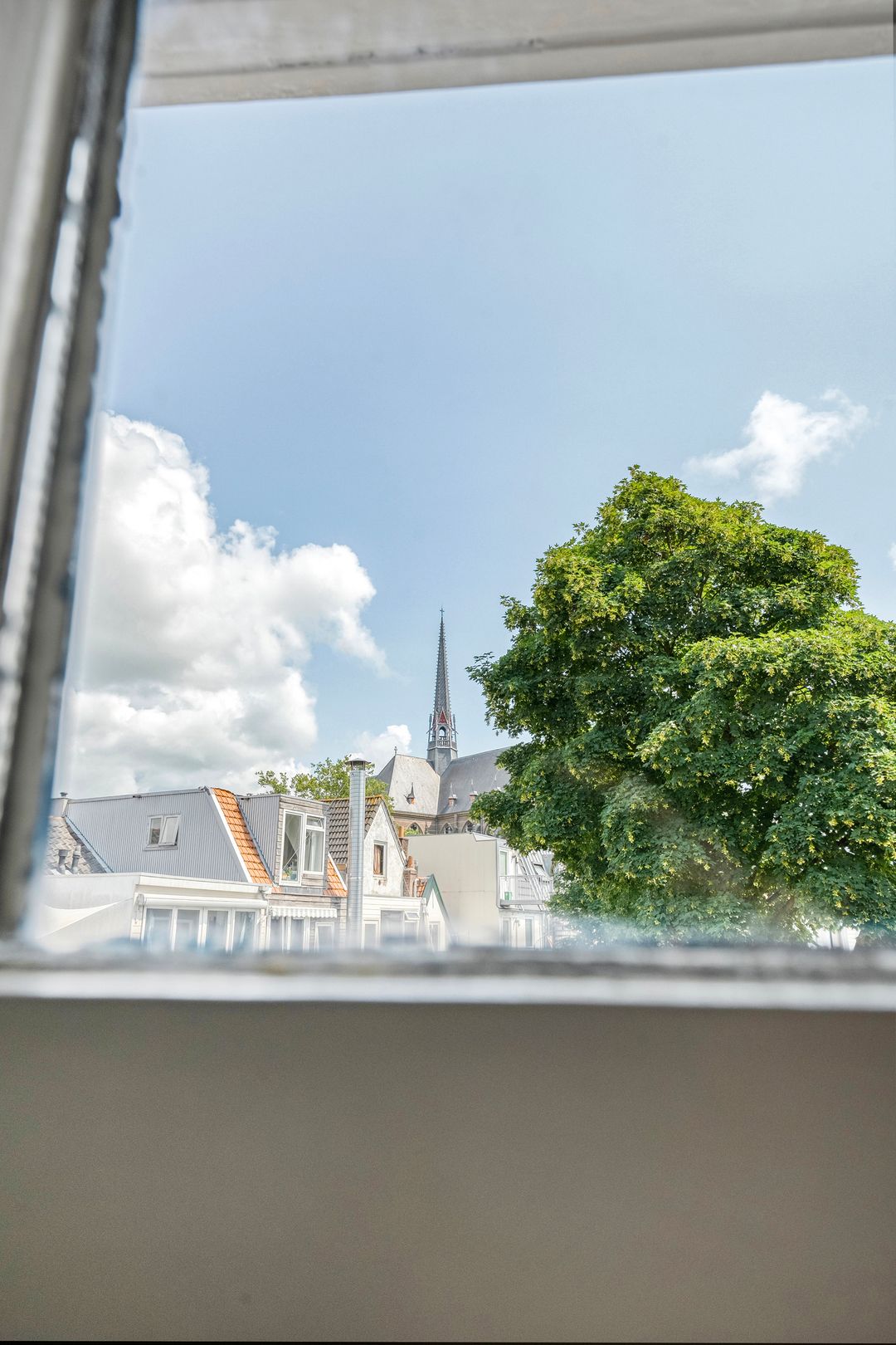 Photo 32 of Van der Laenstraat 11