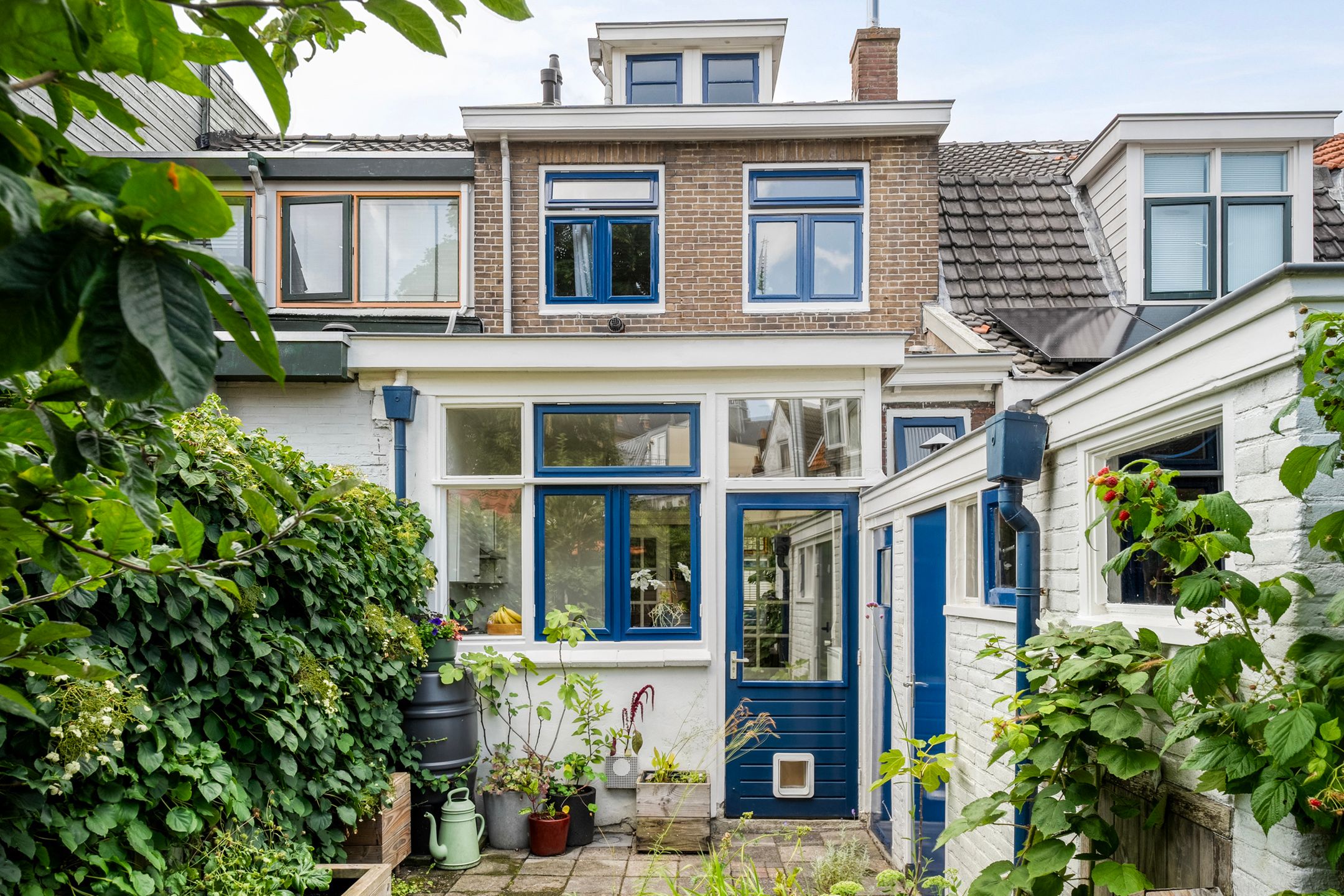 Photo 36 of Van der Laenstraat 11