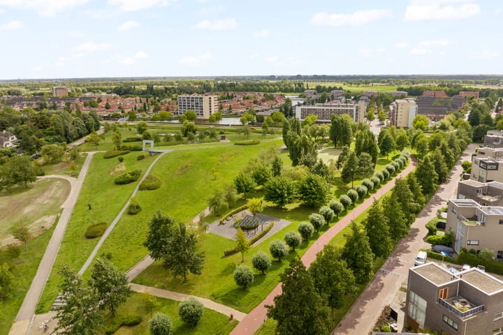 Foto 30 van Titanium 40