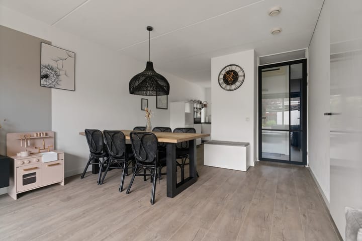 Photo 2 of J.P. Coenstraat 26