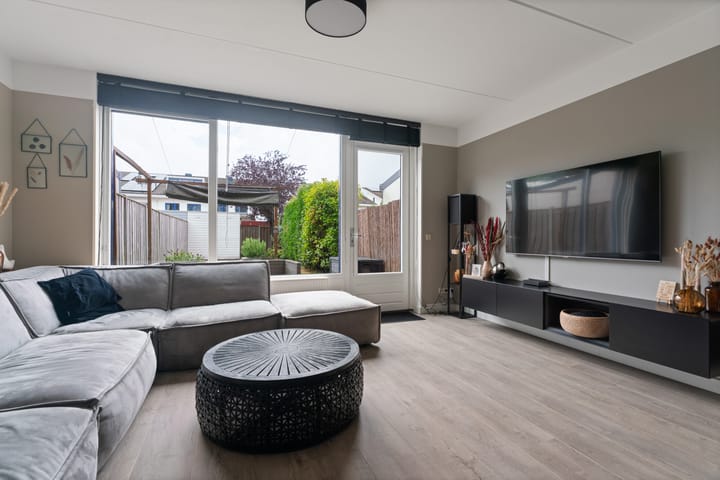 Photo 3 of J.P. Coenstraat 26