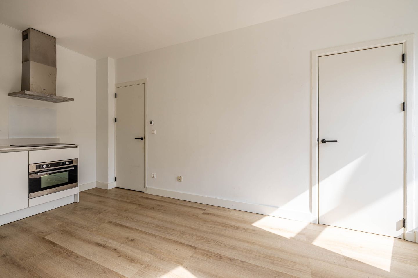 Photo 4 of Crooswijkseweg 95-A01