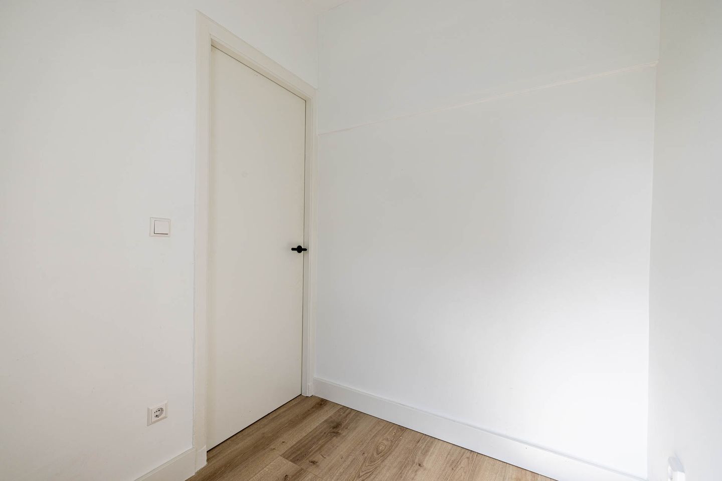 Photo 10 of Crooswijkseweg 95-A01