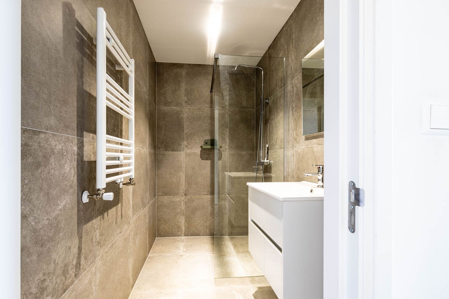 Photo 14 of Crooswijkseweg 95-A01