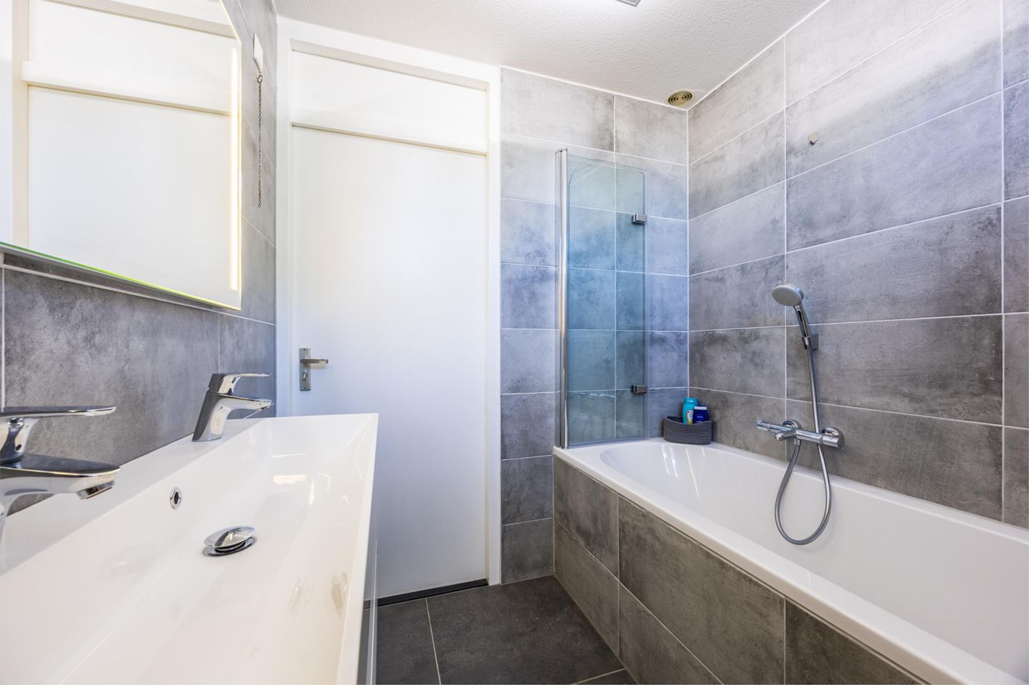 Photo 25 of Perelaar 1