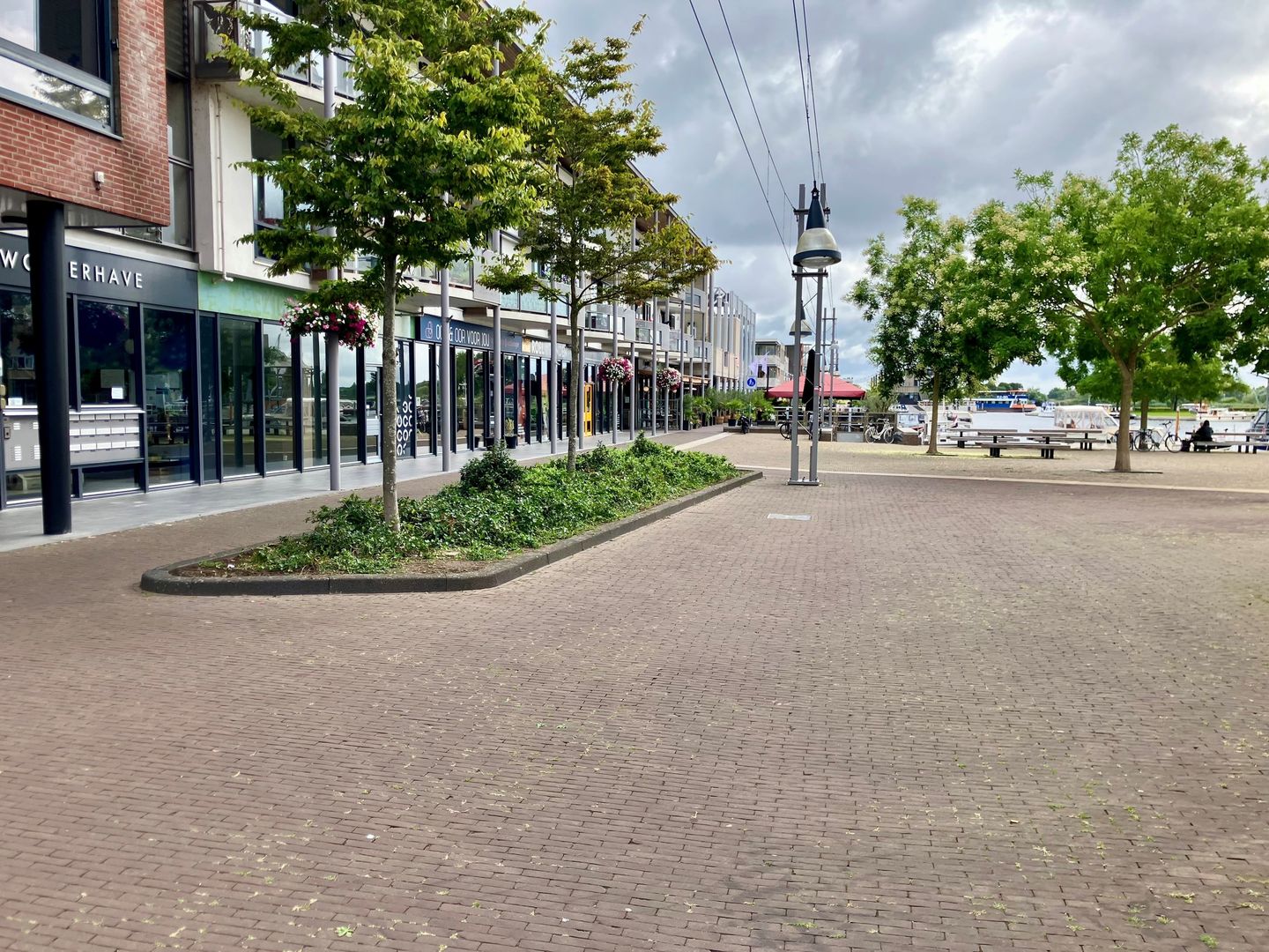 View photo 4 of Raadhuisplein 14