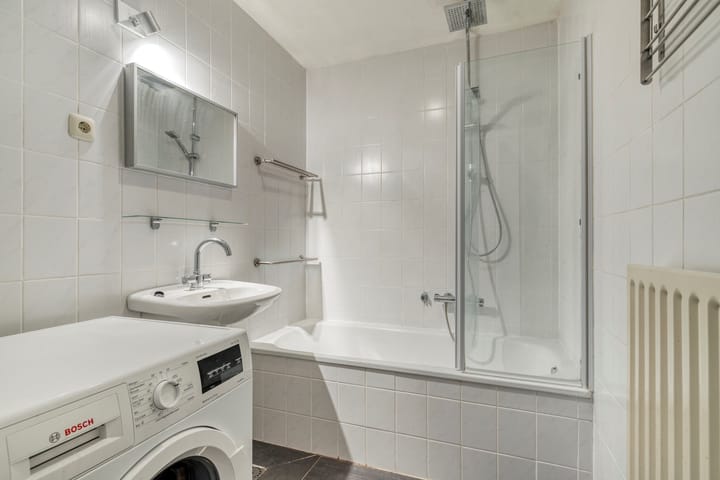 Photo 5 of Aartsbisschop Romerostraat 147