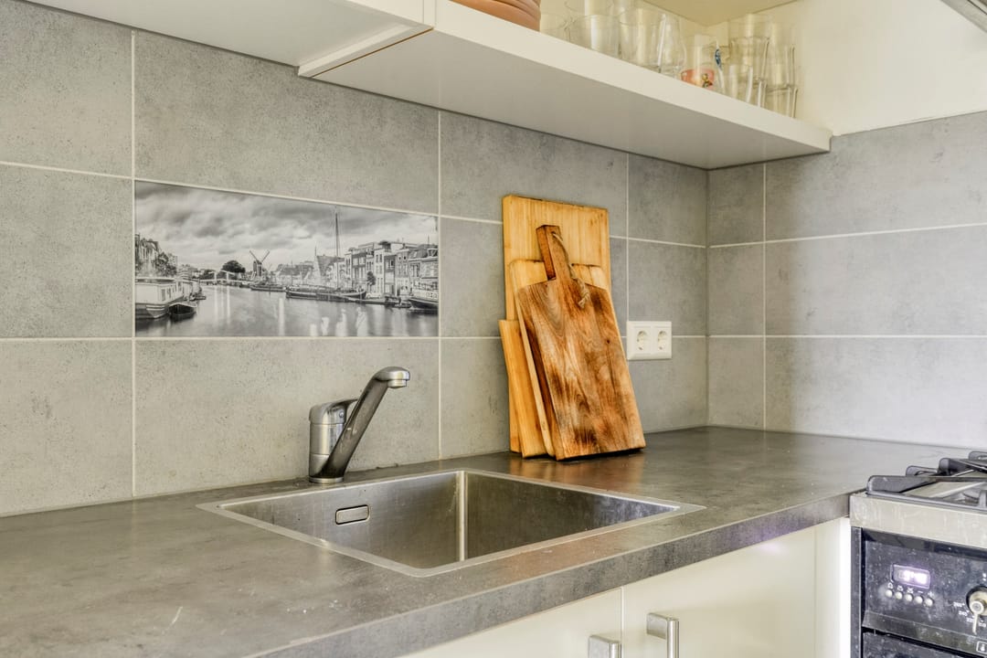 Foto 16 van Aartsbisschop Romerostraat 147