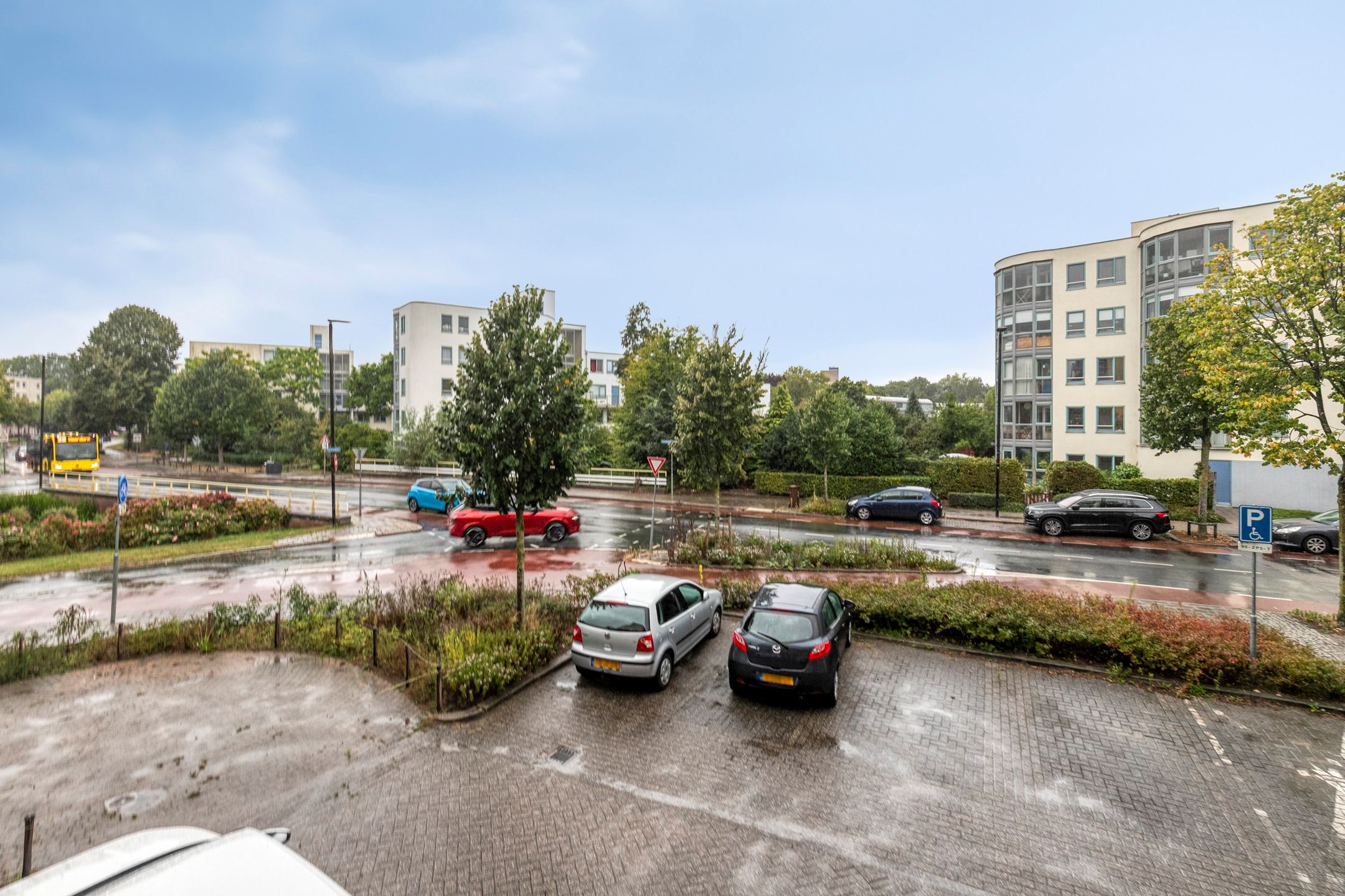 Foto 24 van Aartsbisschop Romerostraat 147