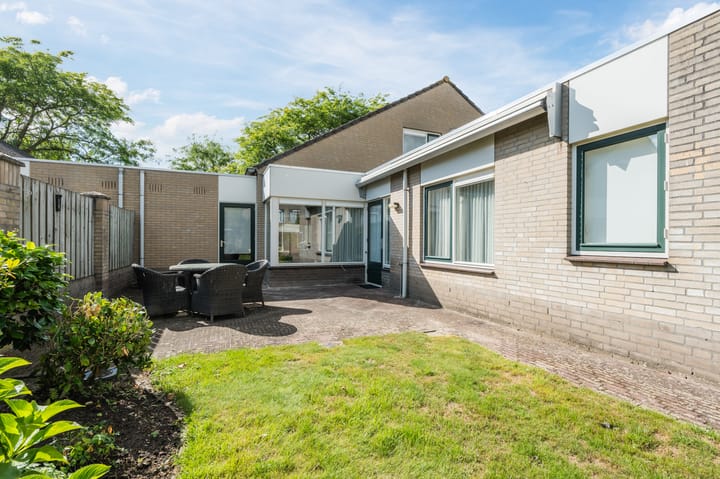 Foto 3 van Busweg 84