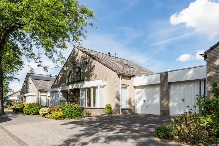 Foto 5 van Busweg 84