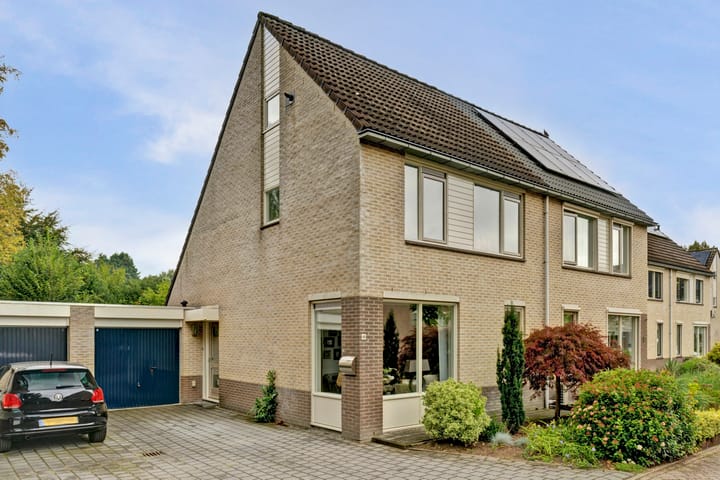 Foto 1 van Hazelaarhof 49