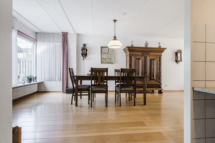 Foto 16 van Busweg 84