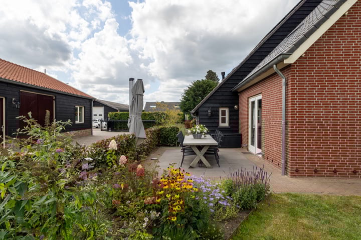 Foto 70 van den Oudert 2-G