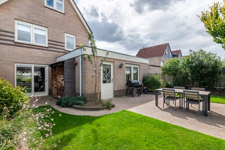 Foto 2 van Zonnedauw 175