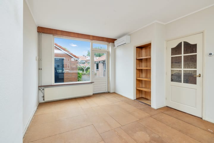 Photo 8 of Burgemeester van der Lelystraat 92