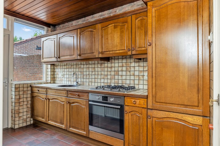 Photo 11 of Burgemeester van der Lelystraat 92